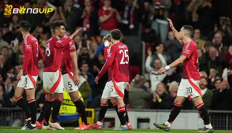 Màn thoát hiểm 'điên rồ' đưa Man Utd vào bán kết Europa League - Lợi thế không tưởng của Lyon