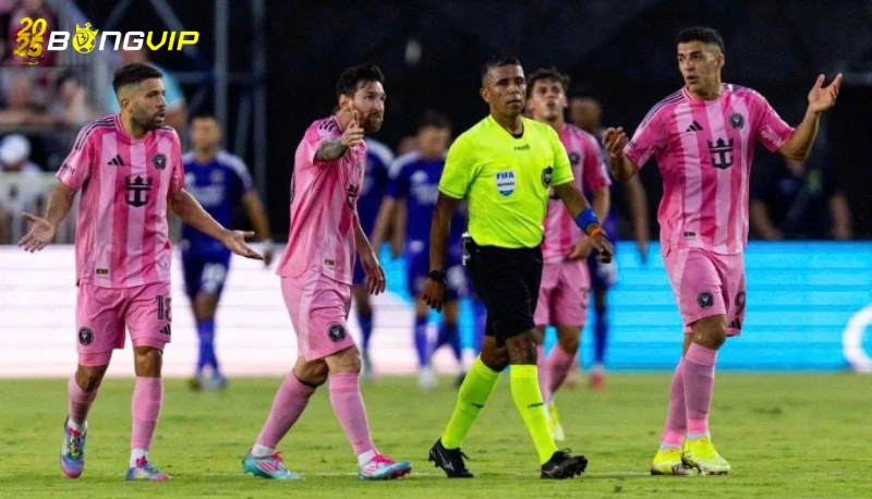 Phản ứng và tương lai khi Messi chỉ trích trọng tài trong trận thua đậm của Inter Miami