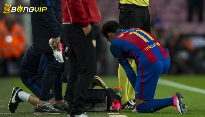 Neymar nhận thẻ đỏ vì dùng tay ghi bàn Phản ứng từ giới chuyên môn khi Neymar nhận thẻ đỏ vì dùng tay ghi bàn