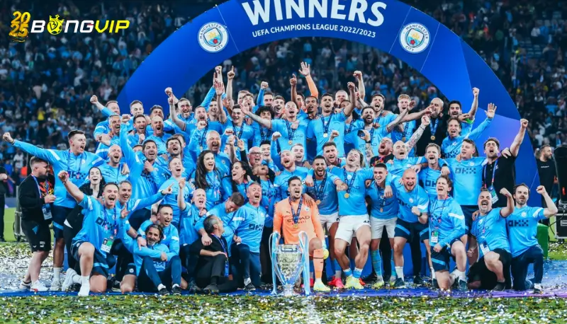 PSG diện kiến Tổng thống Pháp khi mừng vô địch Champions League Điện Elysée mở cửa đón những người hùng
